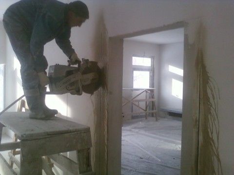 Расширение дверного проема в бетонной стене Расширение дверного проема в бетонной стене