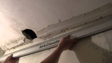 Вместо профиля можно выполнить ровную полоску из гипсового раствора Вместо профиля можно выполнить ровную полоску из гипсового раствора