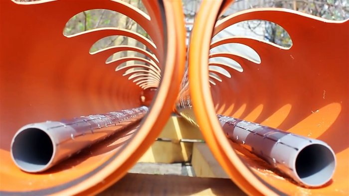 Грядка для клубники из ПВХ трубы с системой прикорневого полива