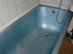 Как покрасить старую ванну: подготовка поверхности