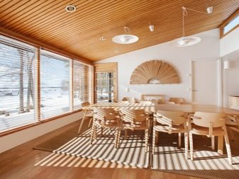 Потолок из деревянных реек в дизайне интерьера
