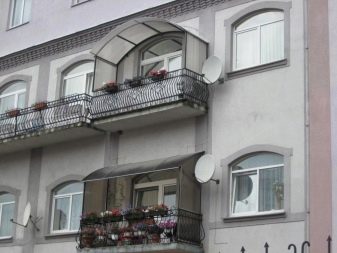 Козырьки над балконами: особенности конструкции и способы монтажа 
