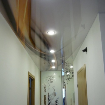 Натяжные потолки с рисунком в дизайне интерьера