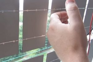 Солнечные батареи, установлены на балконном ограждении, а также закреплены к его остеклению. Такой монтаж будет актуален, если балкон находится на солнечной стороне дома. Красной рамкой выделена панель, монтаж которой будет показан.