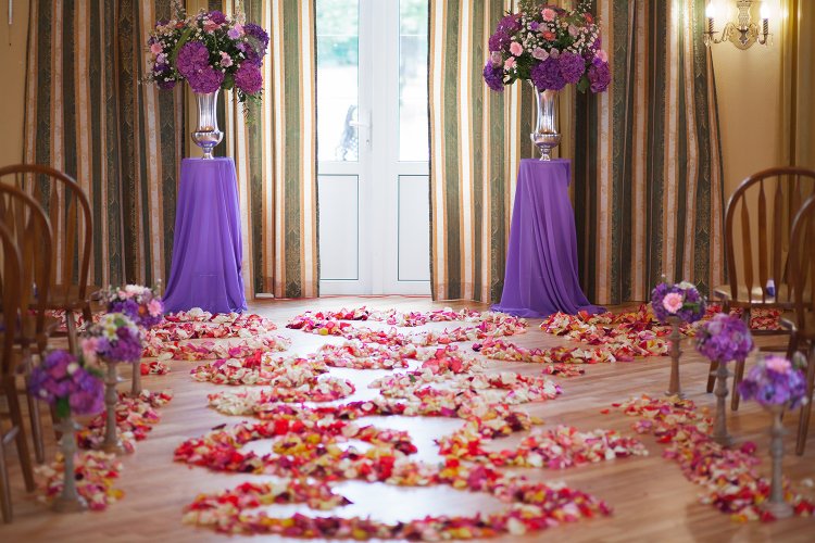 Лепестки роз