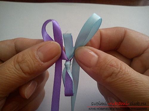 Плетем браслеты из лент своими руками. Фото №3