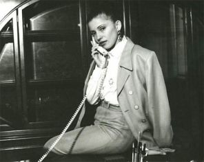 В 1989 году Юлия Тимошенко становится коммерческим директором Днепропетровского молодежного центра «Терминал»