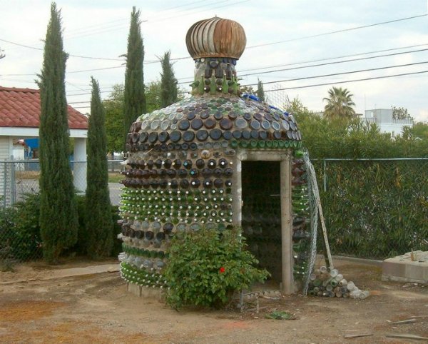 дом из бутылок