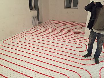 Фото - Теплый пол от батареи отопления в квартире