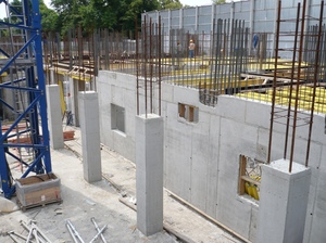 Строительство здания из бетона