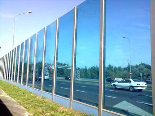 Blue solid polycarbonate sheet as a sound-proofing barrier of an express way