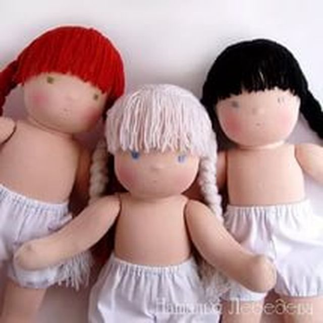 Три куклы без одежды